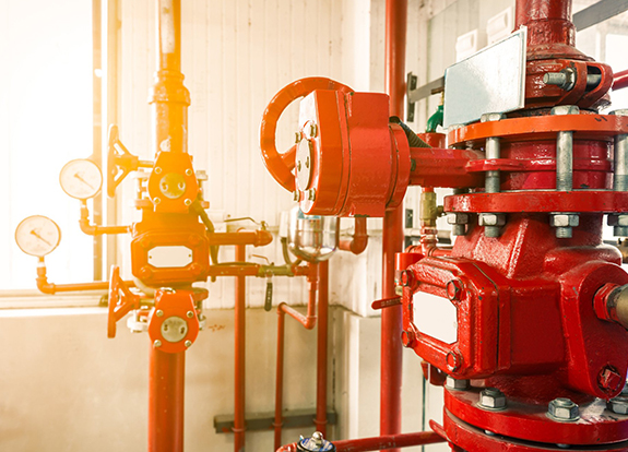 Principle of emergency starting device for fire fighting machinery